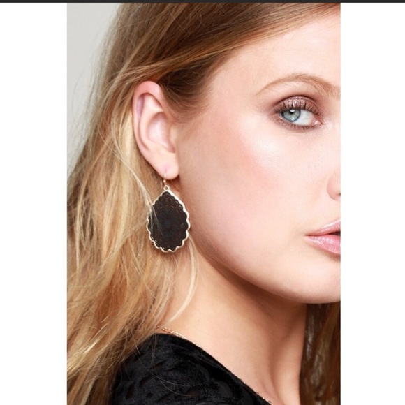 POMINA Laser Cut Mandala Tear Drop Earring - Picture 7 of 7